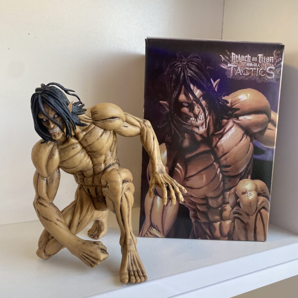 فیگور انیمه ارن مدل نشسته